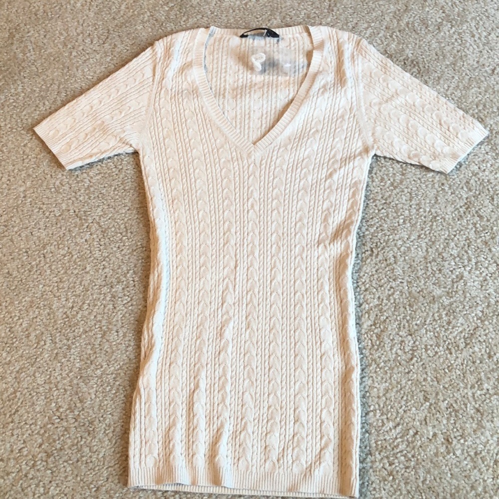 BCBG Maxazria beige v neck short sleeve sweater top size medium